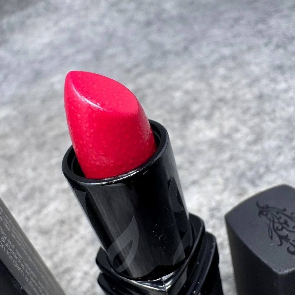 Younique Moodstruck Opulence Lipstick - Vain - Red